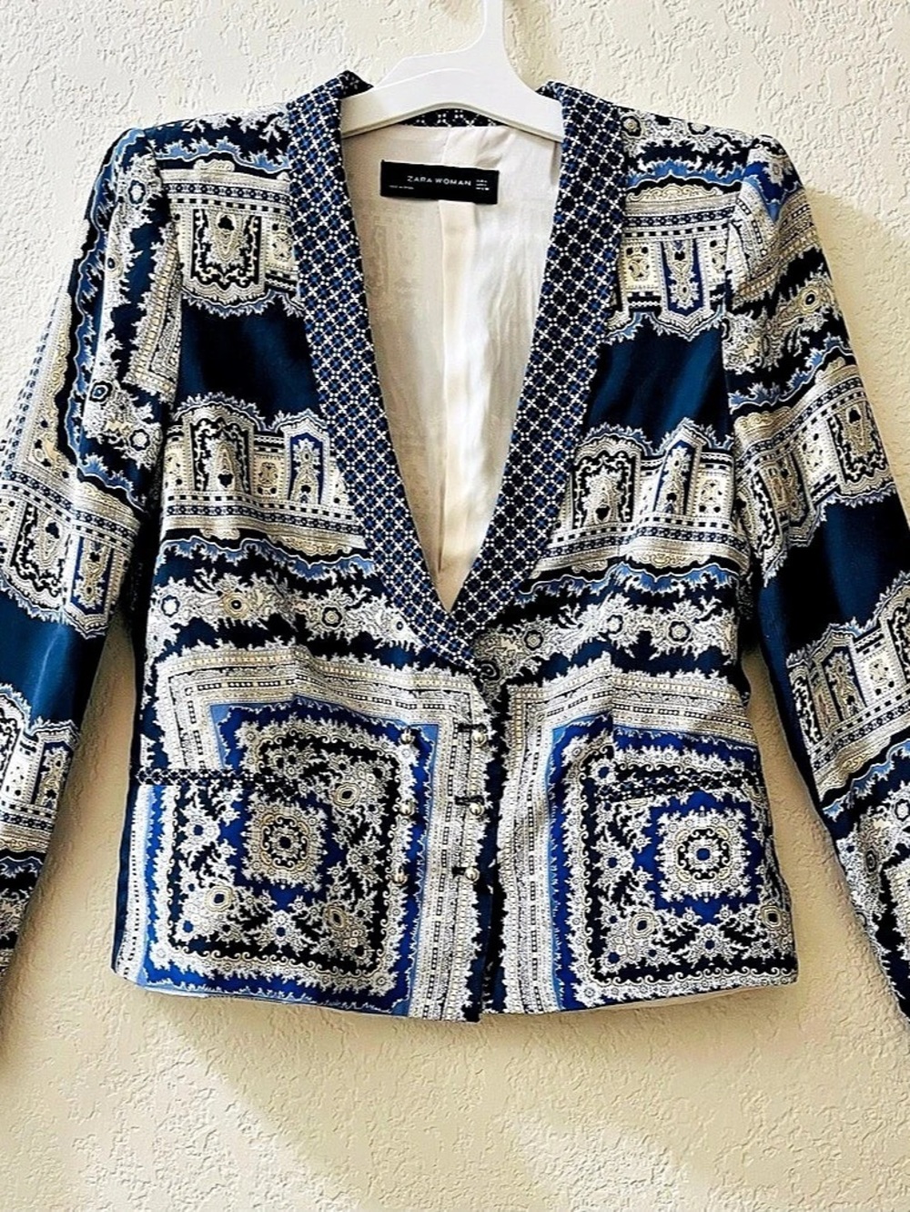 Zara Paisley Blazer in Blue & White size -L
